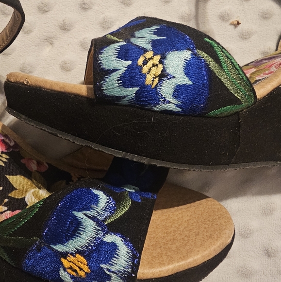 Floral Embroidered Women's Wedge Sandals/ - Picture 6 of 15